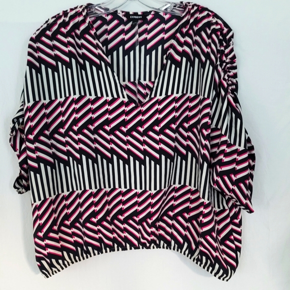 Express Geometric Blouse - Picture 5 of 5